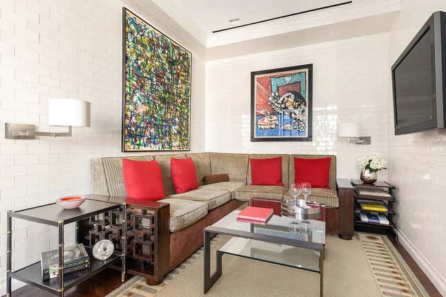 Image for article titled Look inside Scarlett Johansson and Colin Jost’s $13 million penthouse